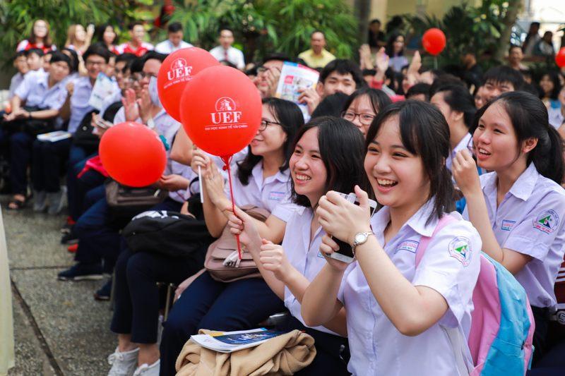 Khu vực sầm uất xung quanh Trường Đại học Kinh tế Tài chính TP.HCM địa chỉ 141 Điện Biên Phủ
